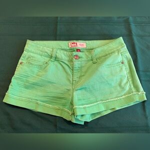 L.E.I. Women's Green Shorts